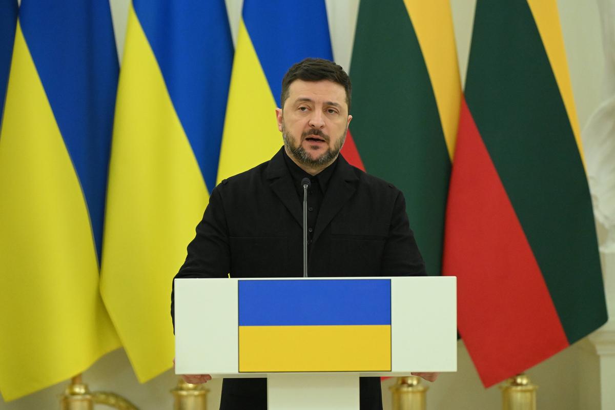 Ukrainian President Volodymyr Zelensky speaks to press at the Presidential Palace in Vilnius, Lithuania, 25 January 2026. Photo: EPA/MARCIN OBARA POLAND OUT